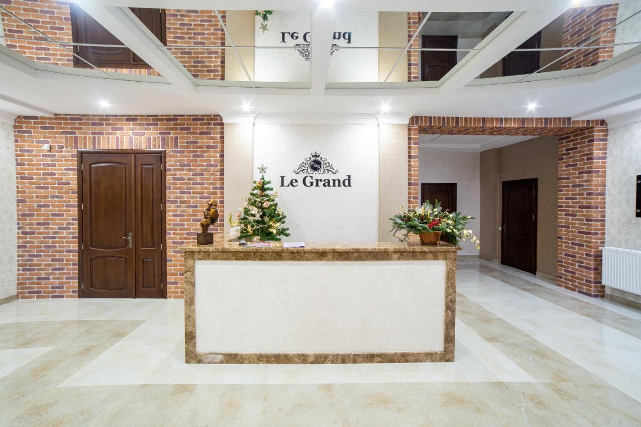 Legrand Hotel Stryi Buitenkant foto