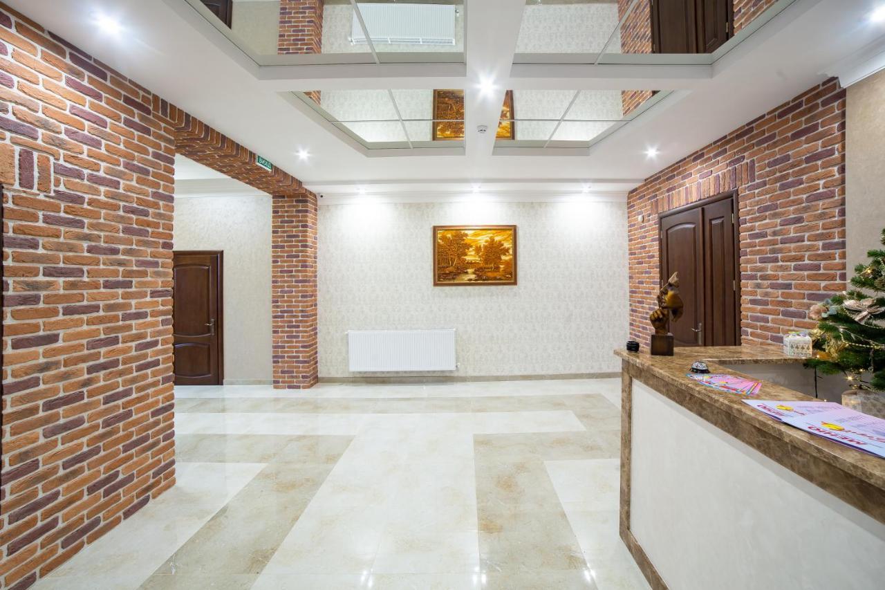 Legrand Hotel Stryi Buitenkant foto